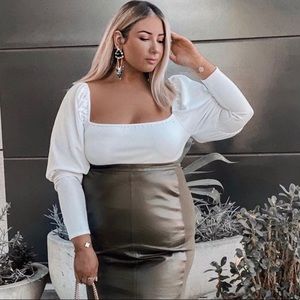 White puff sleeve bodysuitt